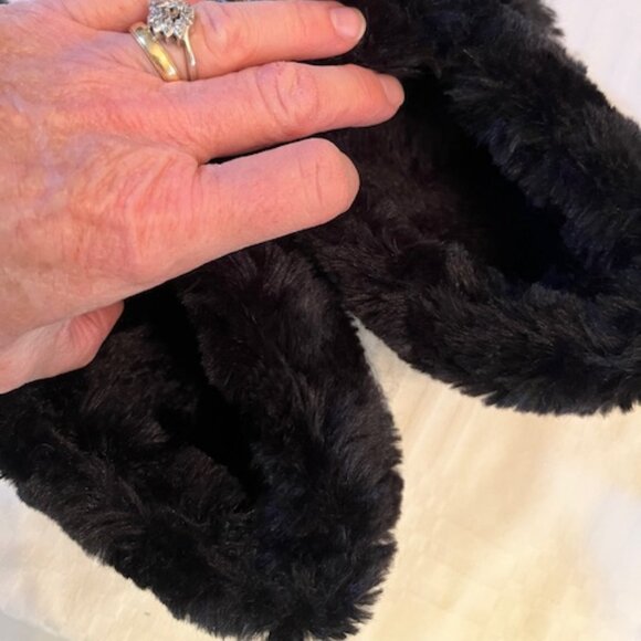 NEW-SECRET TREASURES | Women's Knit Slippers Faux Fur Lining Sequin Accents - Picture 3 of 9